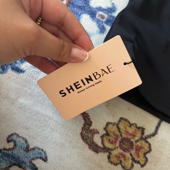 SHEIN Black High Boat Neck Backless Cropped Baby Tee NWT Large Basic - Picture 4 of 5